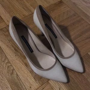 Nude pumps